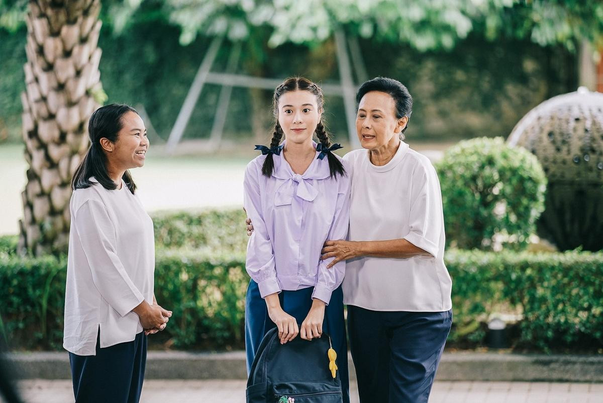 Paeng và Athit trong Trab Fah Mee Tawan - Cặp đôi ngược nhau tơi tả rồi lại yêu nhau nguyện thề sống chết Ảnh 2