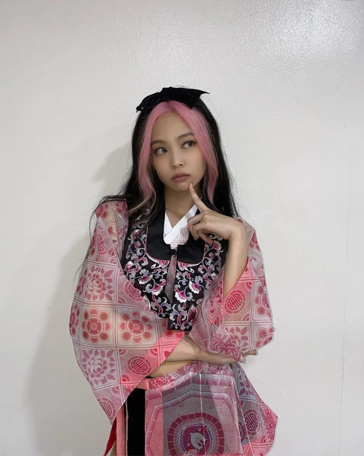 BlackPink diện Hanbok cách tân được khen ngơi, thí sinh Hoa hậu Hàn Quốc bị chê hở ngực phản cảm Ảnh 3