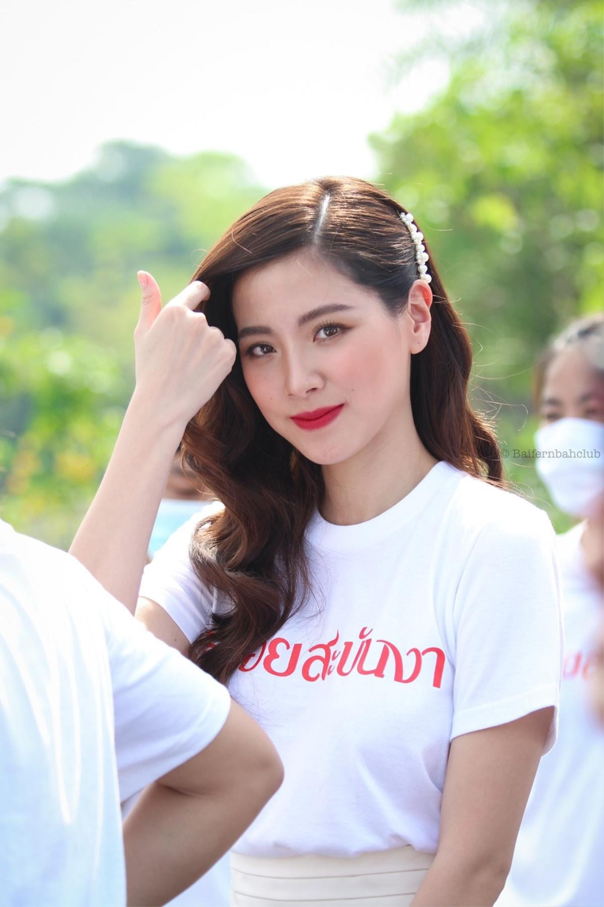 Baifern Pimchanok - Nine Naphat 'tình bể bình' trong lễ cầu may cho phim 'Sợi dây chuyền hoàng lan' Ảnh 11