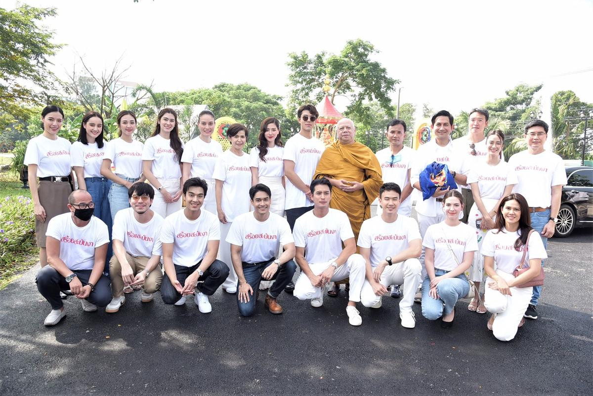 Baifern Pimchanok - Nine Naphat 'tình bể bình' trong lễ cầu may cho phim 'Sợi dây chuyền hoàng lan' Ảnh 6