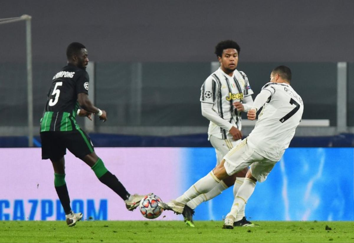 Ronaldo nổ súng đưa Juventus vào vòng 1/8 Champions League Ảnh 1