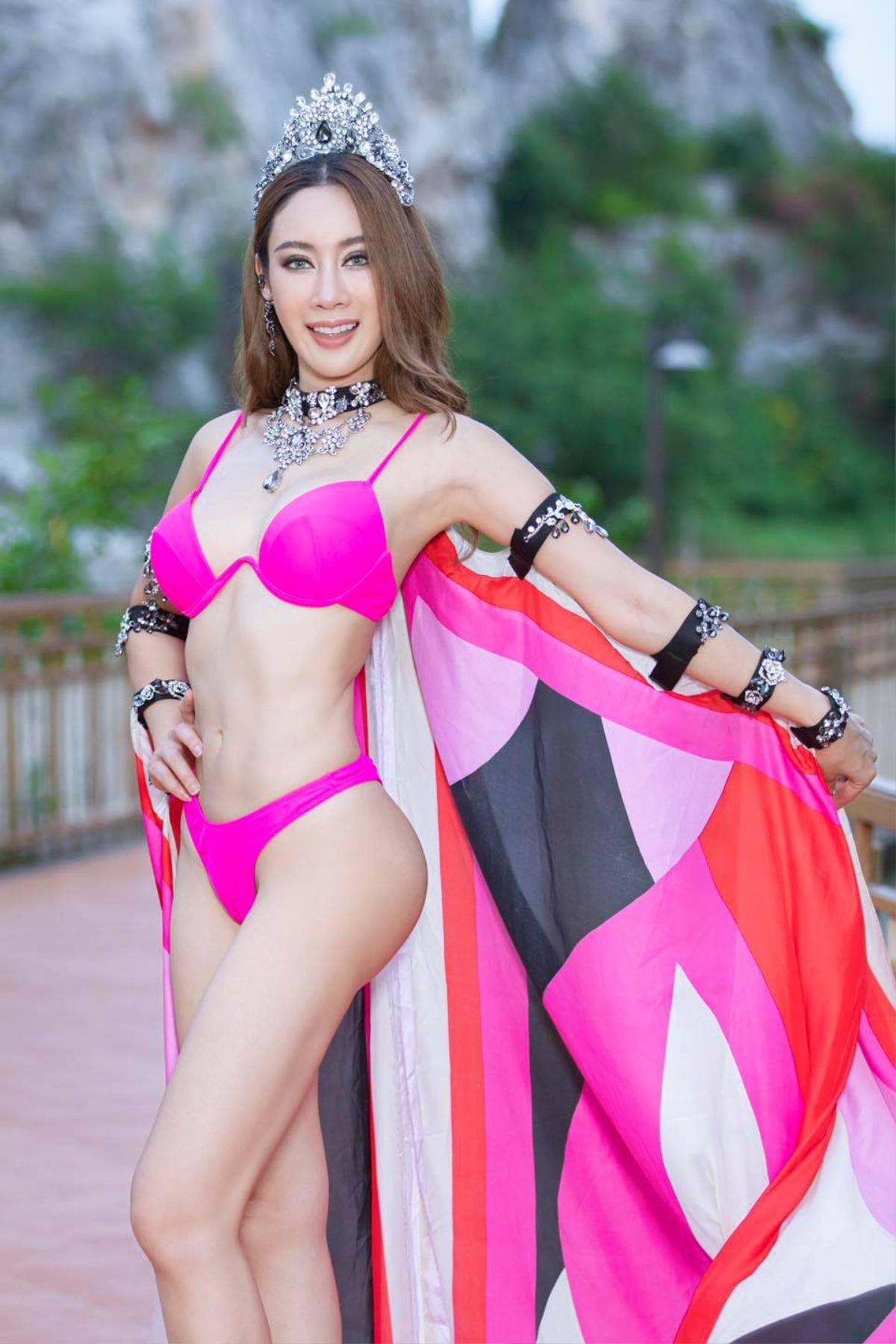 Hoa hậu Trái đất Thái Lan rớt sạch giải thưởng phụ: Đội vương miện diễn bikini, pose dáng quá đà Ảnh 14