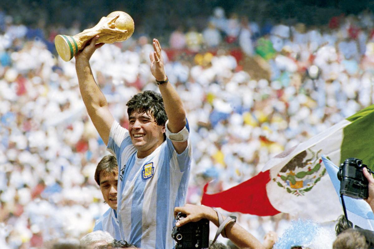 Mạng xã hội tràn ngập thương tiếc danh thủ huyền thoại Diego Maradona Ảnh 2