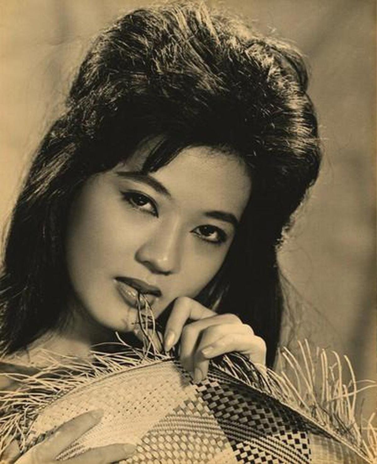 Siêu lòng trước nhan sắc của dàn mĩ nhân thống trị showbiz Việt thập niên 1970 Ảnh 1