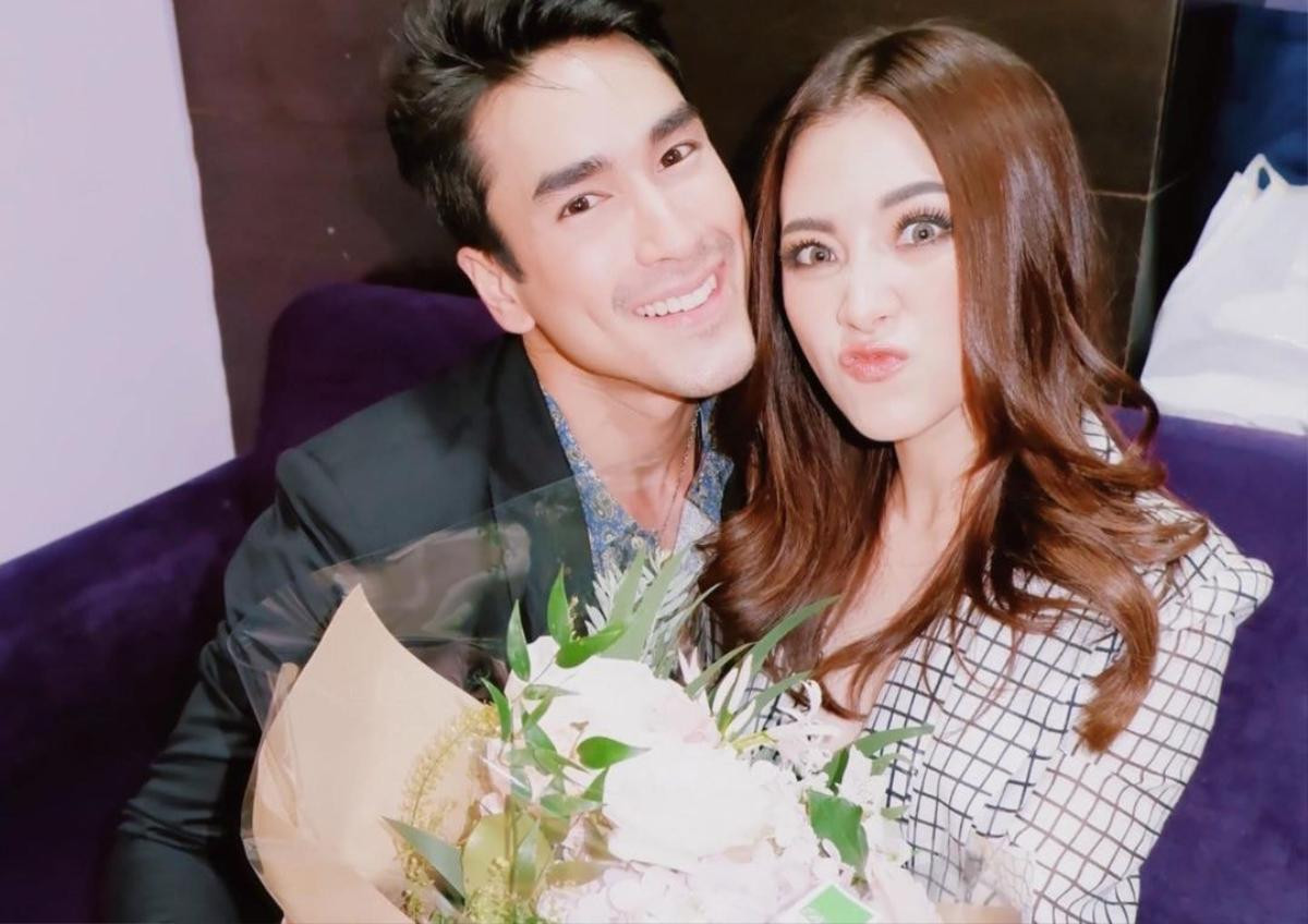 Baifern Pimchanok hóa 'fan nữ' siêu đáng yêu khi Yaya Urassaya đến ủng hộ phim điện ảnh mới Ảnh 3