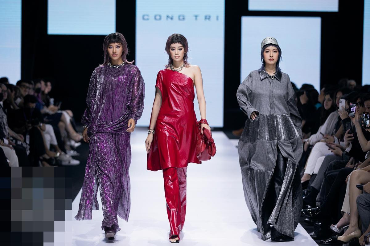 6 nàng hậu 'chạm' nhau trên sàn runway, Đỗ Thị Hà lần đầu làm vedette sau đăng quang Ảnh 6