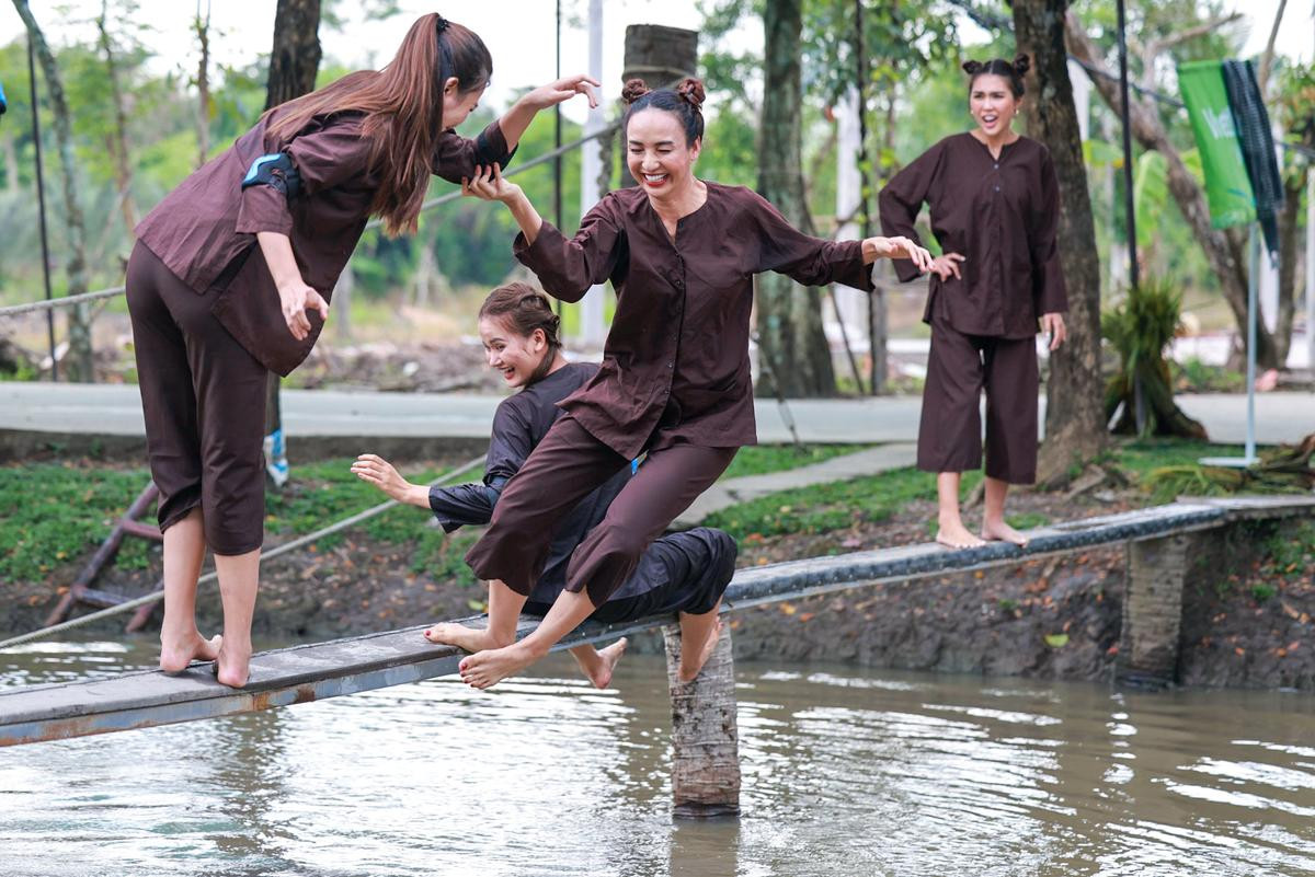 Võ Hoàng Yến xin lỗi vì đạp Ngọc Châu xuống nước, Hương Ly - Mâu Thủy 'chơi dơ hội đồng' Ảnh 9