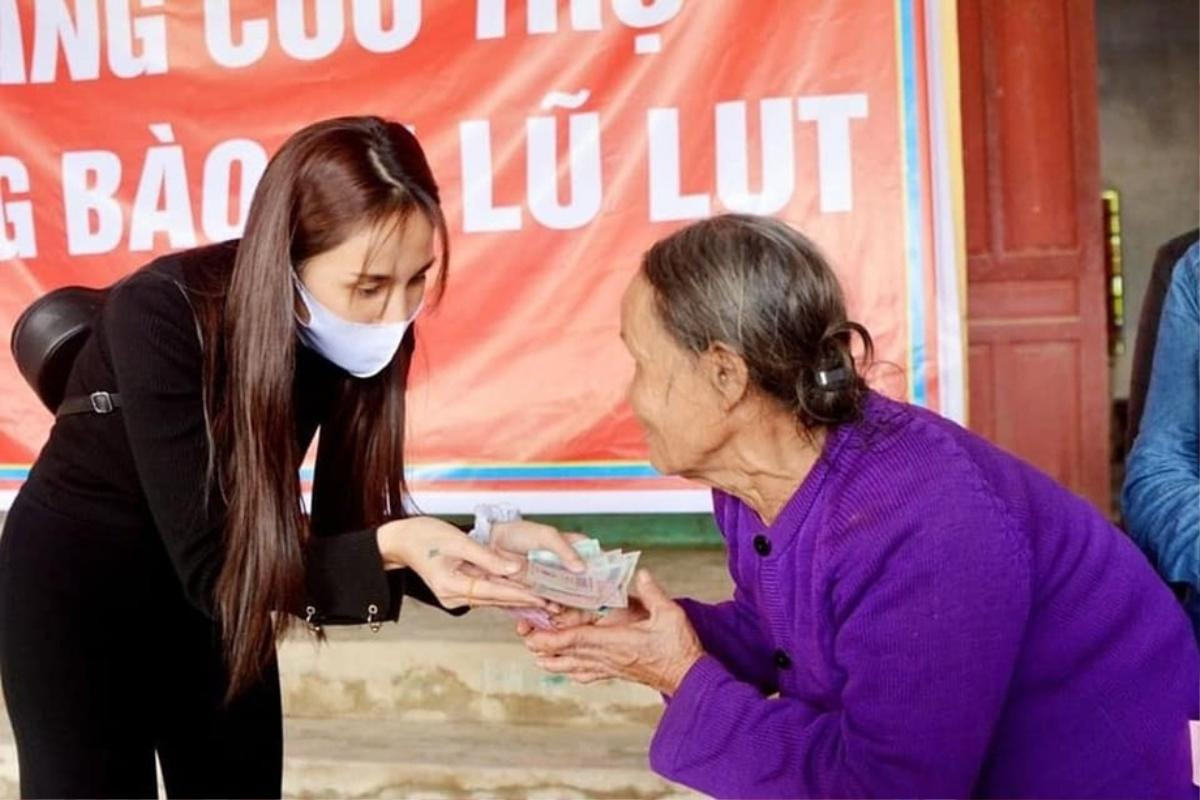 Thủy Tiên bào mòn sức khỏe vẫn quyết ra miền Trung lần 4: 'Phải cố, mình guc ngã có ai xem' Ảnh 5