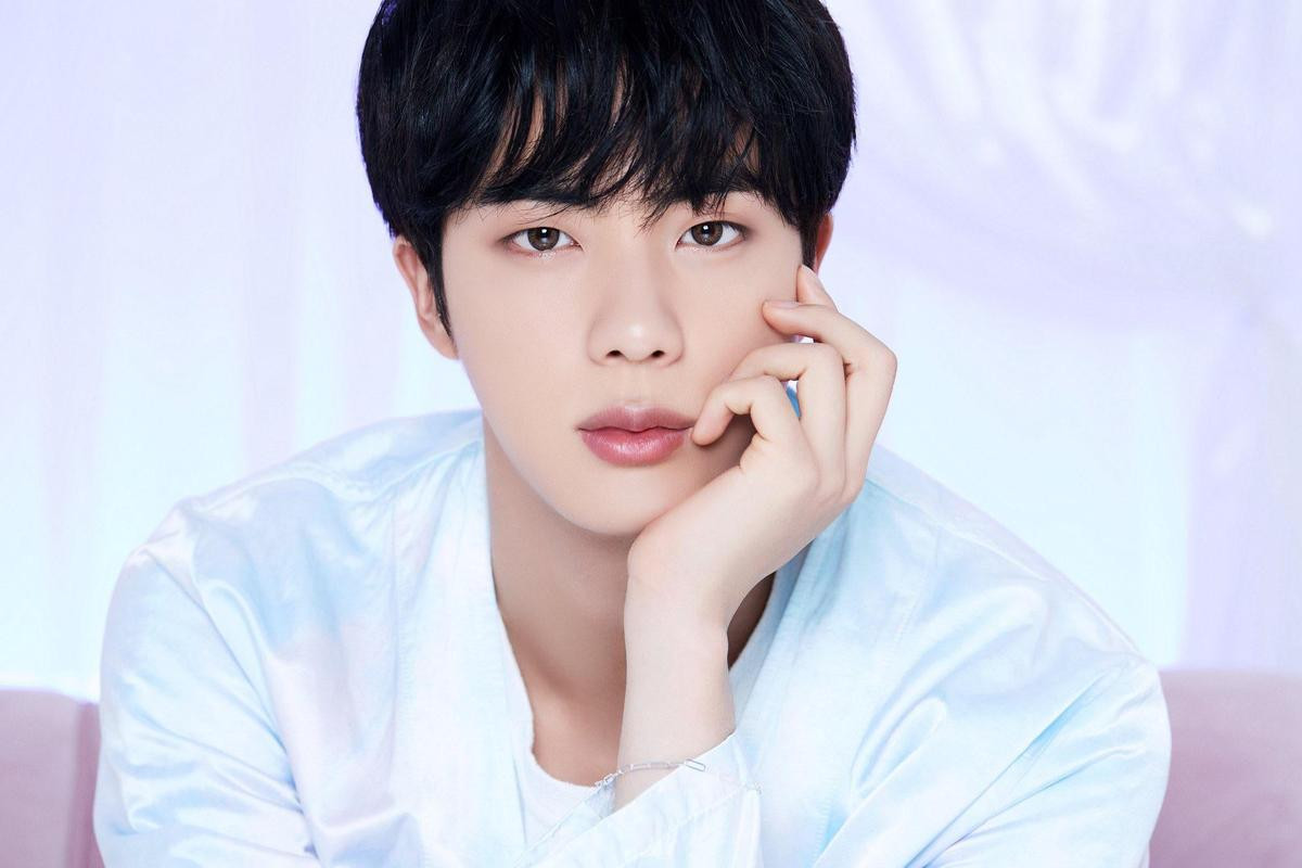 Jin (BTS) sẽ chọn 'Dynamite' hay 'Life Goes On'? Ảnh 2