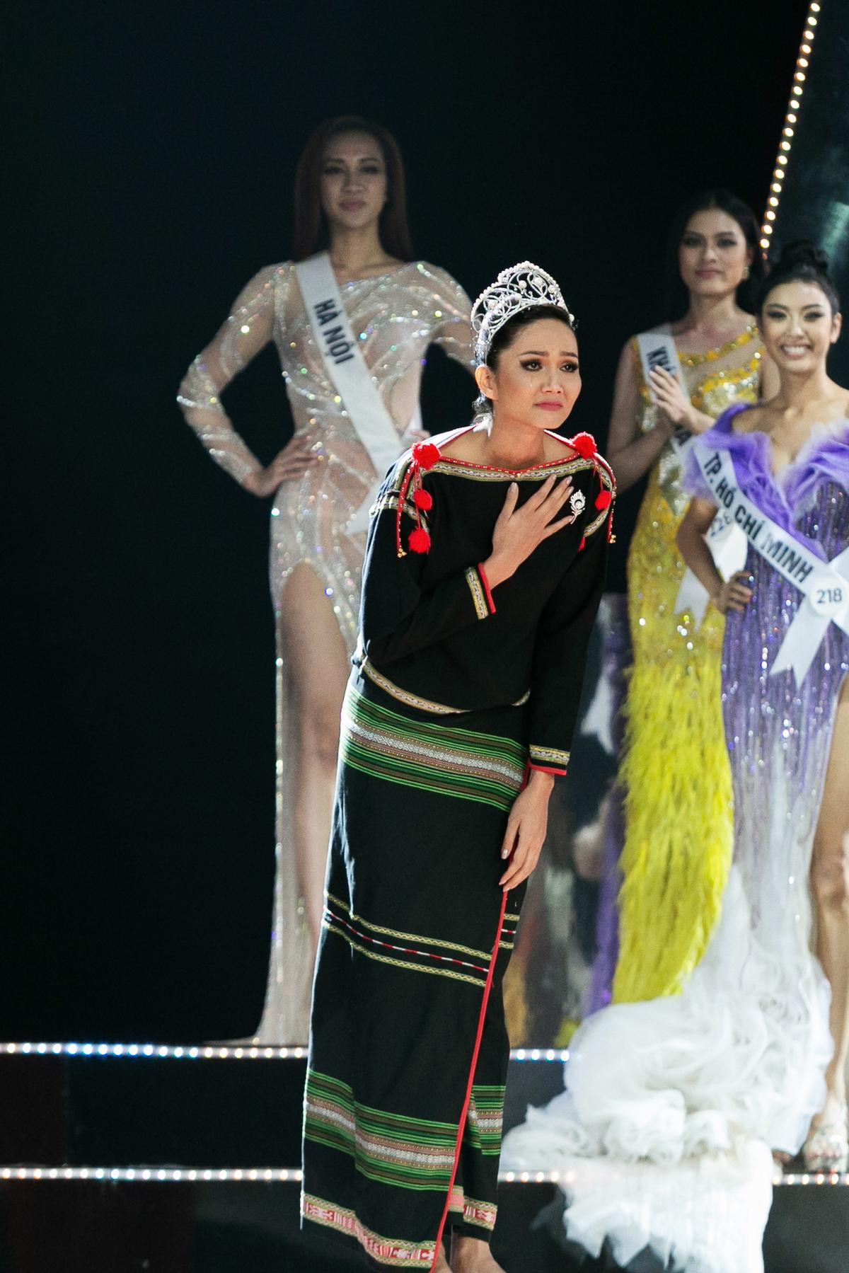 H'Hen Niê: '1 lần là hoa hậu cả đời là hoa hậu, tôi chúc Khánh Vân đạt thành tích cao nhất Miss Universe' Ảnh 4