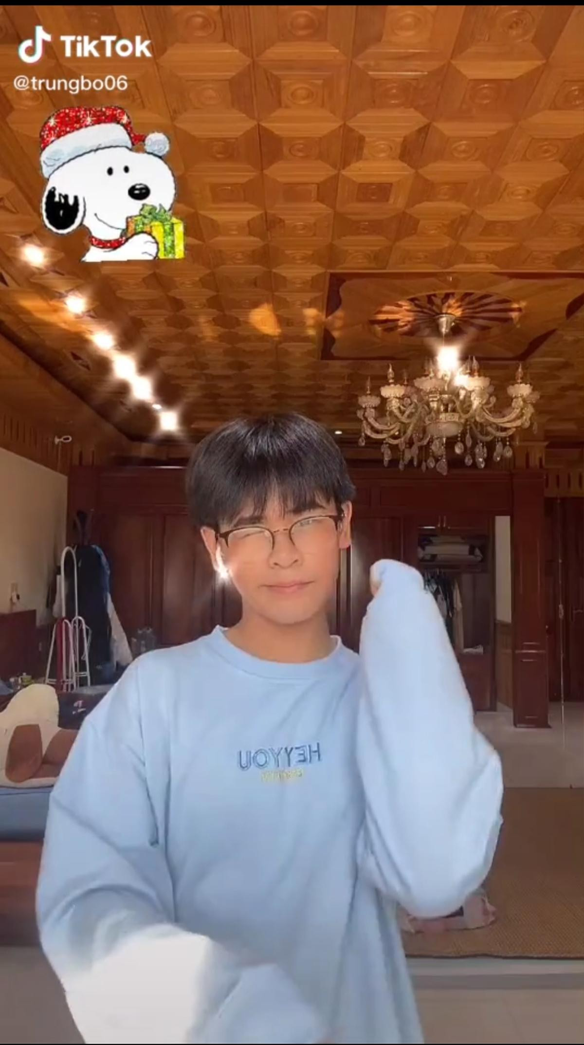 Khoe clip nhảy sương sương, chàng trai 2k6 được 'hội chị em TikTok' nhận ngay làm chồng vì lý do này Ảnh 1