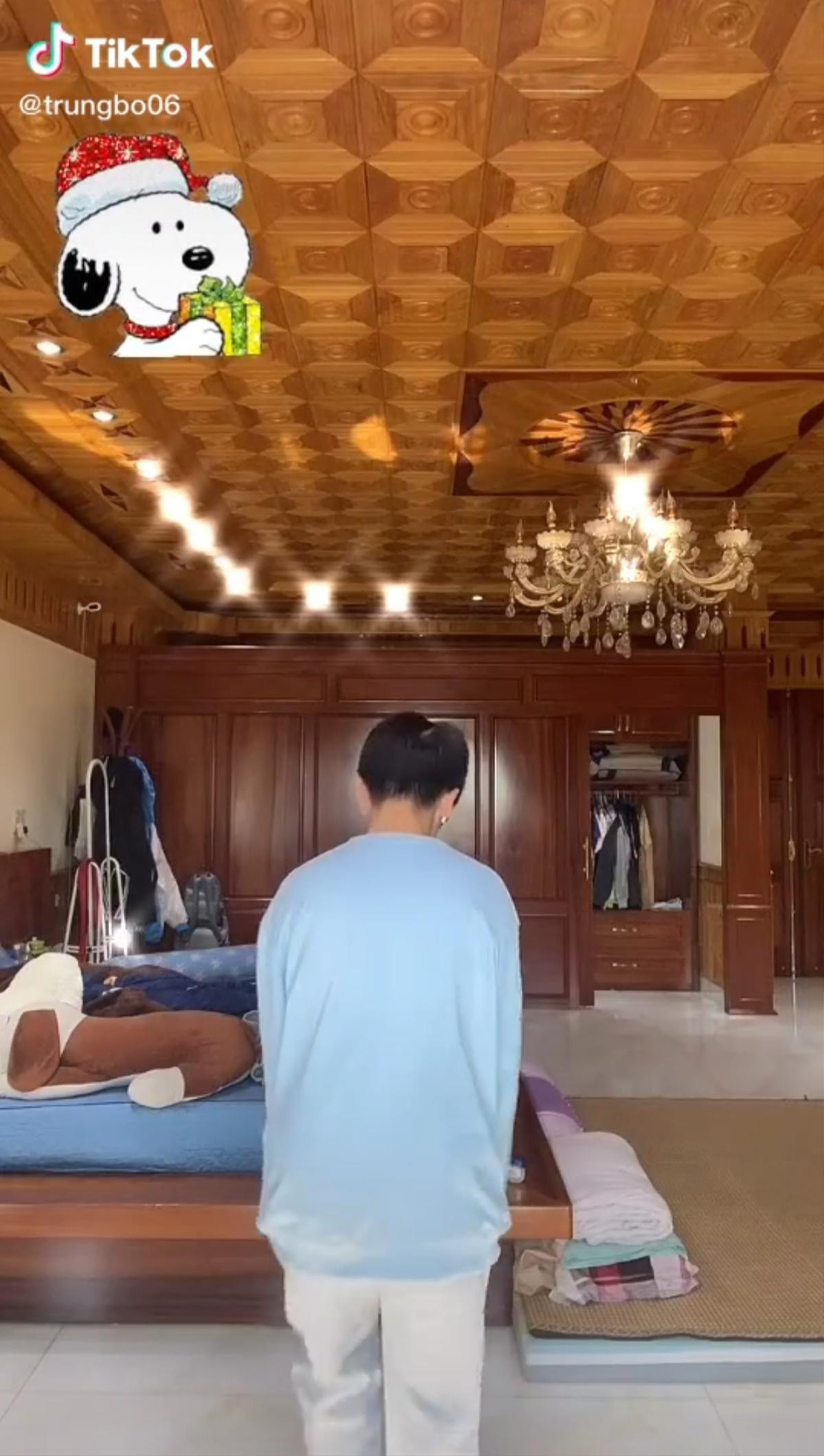 Khoe clip nhảy sương sương, chàng trai 2k6 được 'hội chị em TikTok' nhận ngay làm chồng vì lý do này Ảnh 2