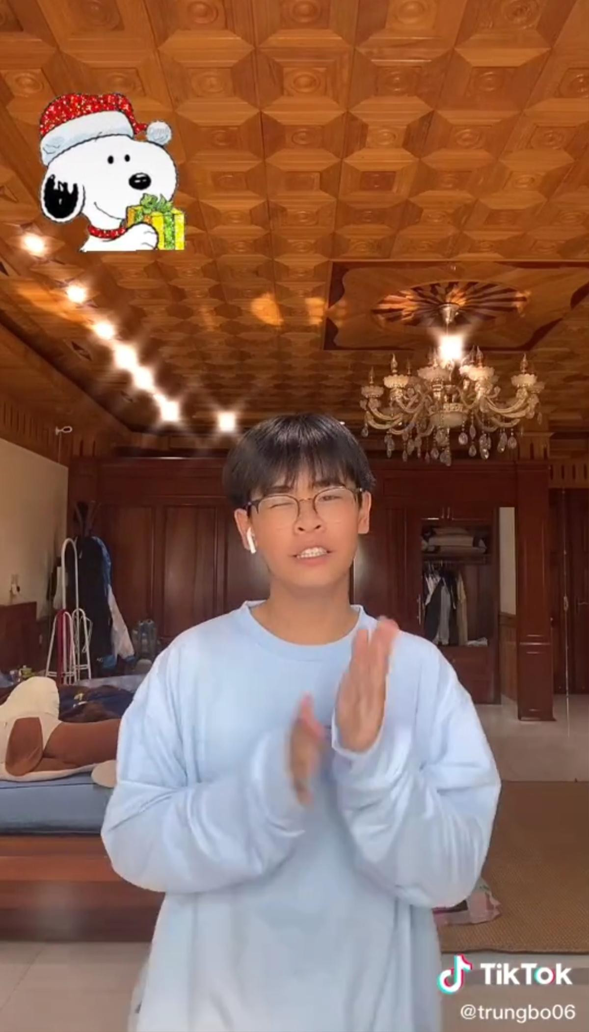 Khoe clip nhảy sương sương, chàng trai 2k6 được 'hội chị em TikTok' nhận ngay làm chồng vì lý do này Ảnh 3