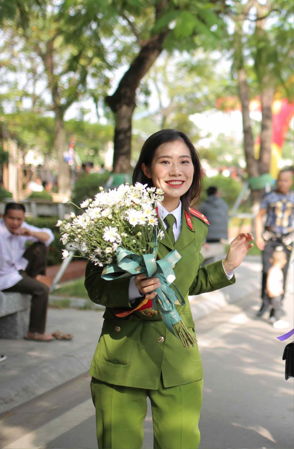 Nữ sinh Phú Thọ tốt nghiệp xuất sắc Học viện Cảnh sát nhân dân, được thăng hàm vượt cấp Ảnh 4