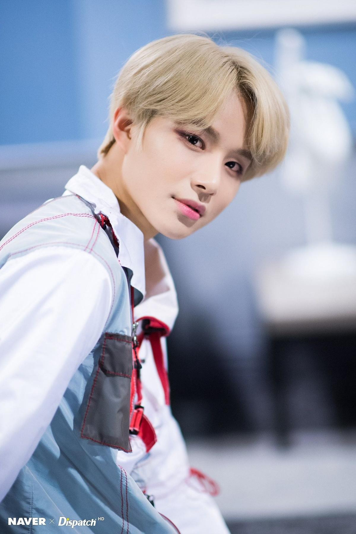 Jungwoo (NCT) gây bão vì lộ ảnh hút thuốc lá Ảnh 3