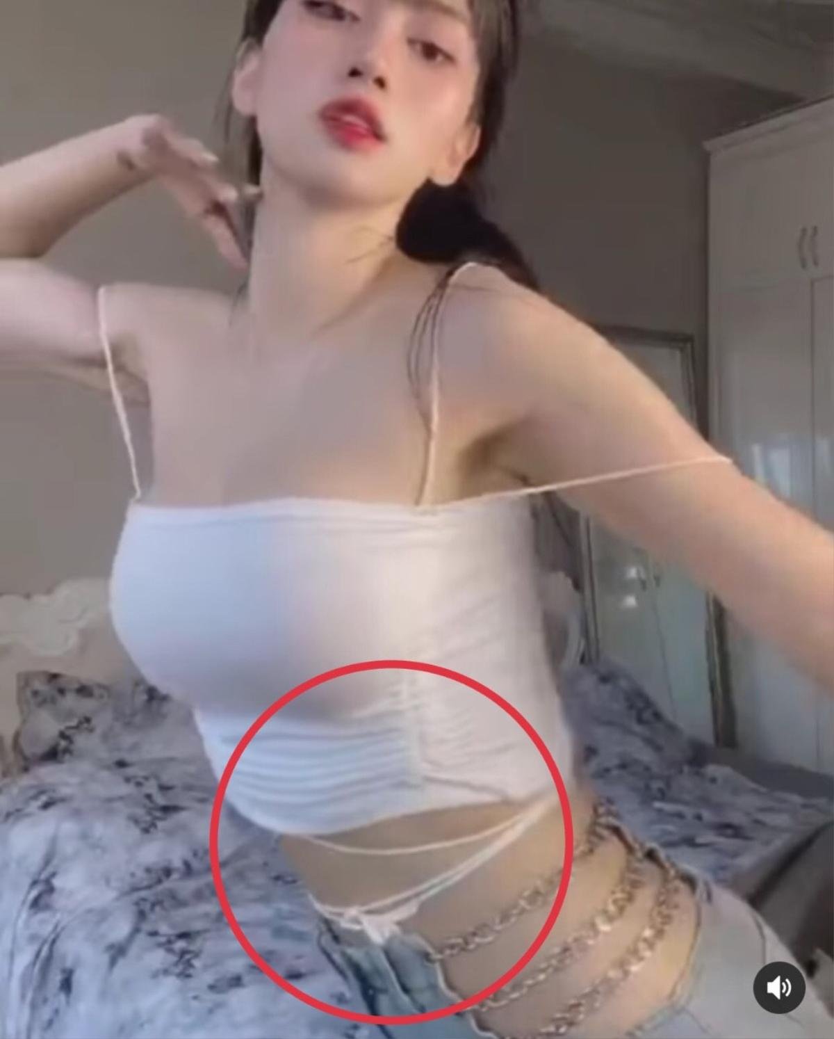 Hotgirl TikTok 'bóp méo mọi thứ' không thương tiếc chỉ vì chiếc eo thon nhô cả xương sườn Ảnh 10