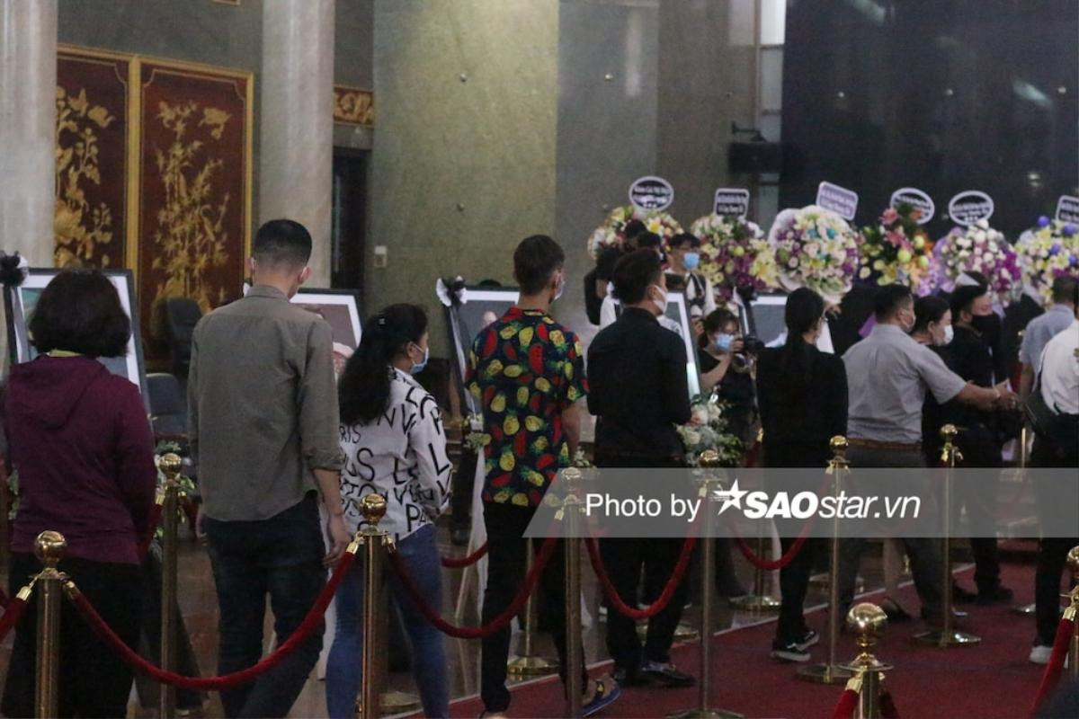 Quyền Linh nghẹn ngào tiễn biệt NS Chí Tài: 'Anh về Mỹ với gia đình, nhưng lần này không quay lại nữa' Ảnh 2