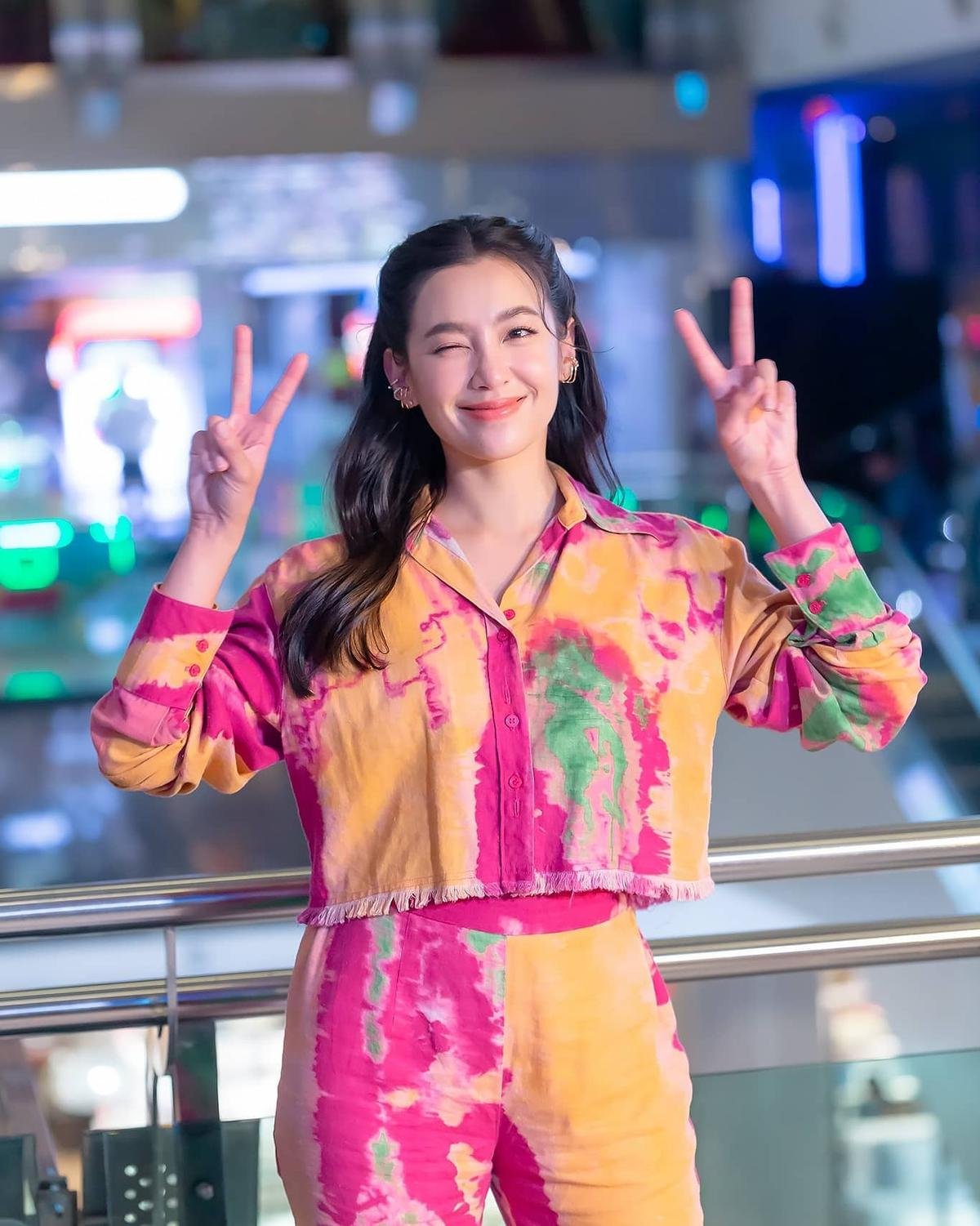 Bella Ranee chia sẻ về 2 bộ phim mới của cô ấy 'Dare To Love' và 'Prom Likit' Ảnh 8