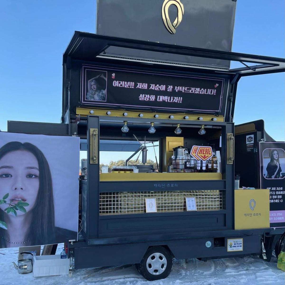 Đi đóng phim, Jisoo (BlackPink) được thành viên cùng nhóm tặng cho cả xe cafe Ảnh 7