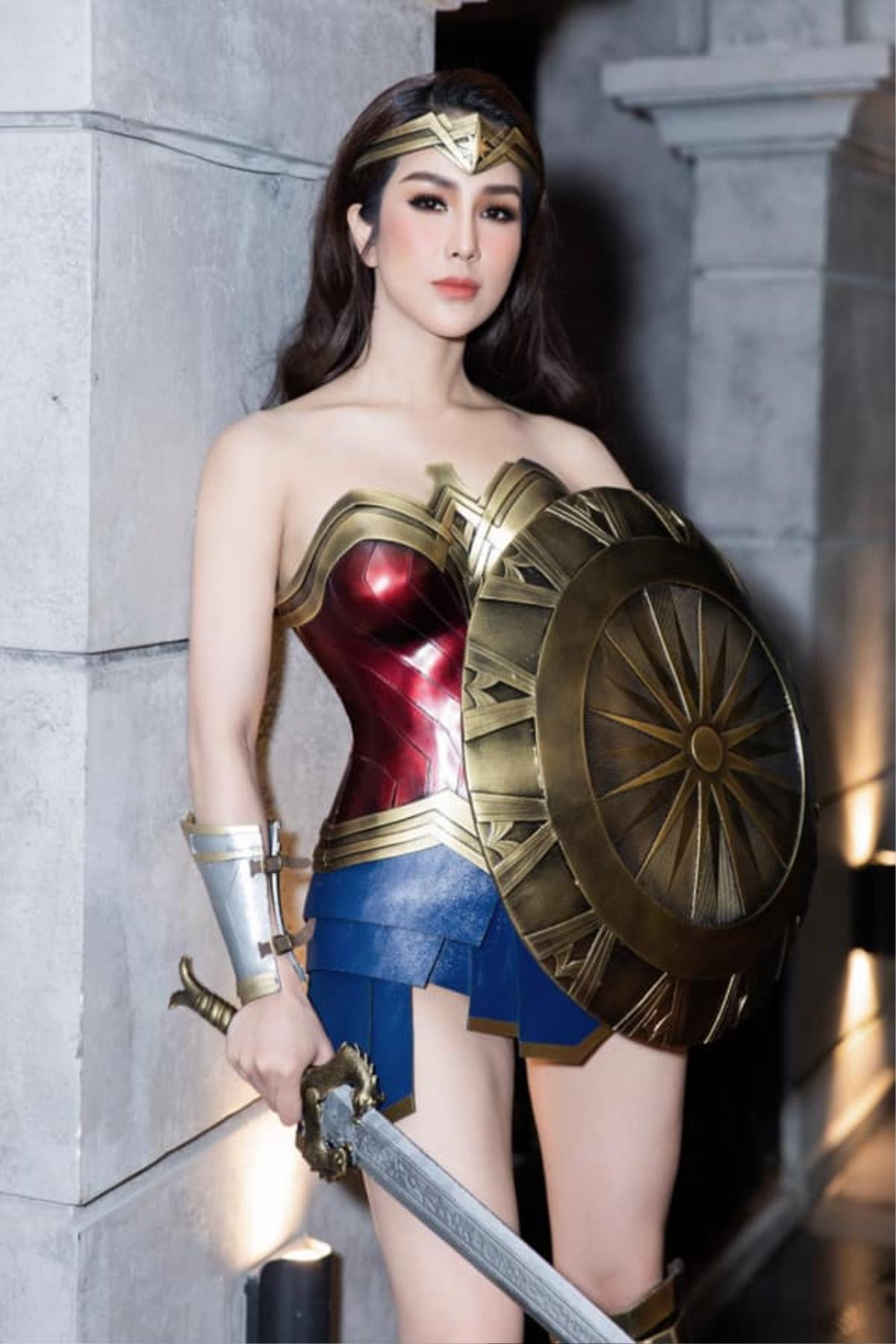 Dàn mỹ nhân Việt cosplay Wonder Woman: H'Hen Niê - Minh Tú 'chất lừ' - Diệp Lâm Anh bị chê 'giả trân' Ảnh 8