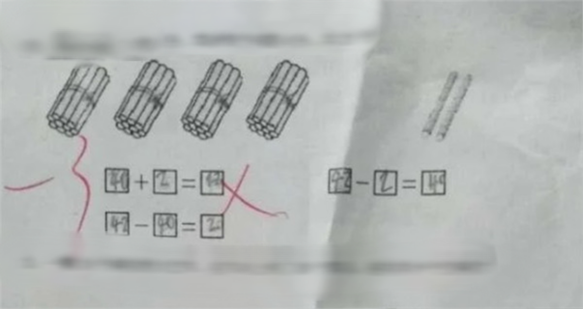 Bài toán '40 + 2 = 42' bị chấm sai và trừ điểm, người mẹ quyết gọi điện cho giáo viên hỏi cho ra lẽ Ảnh 1