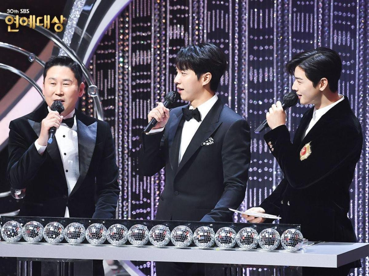 Kết quả 'SBS Entertainment Awards 2020': Kim Jong Kook thắng Daesang, Yoo Jae Suk 'Running Man' trắng tay Ảnh 4