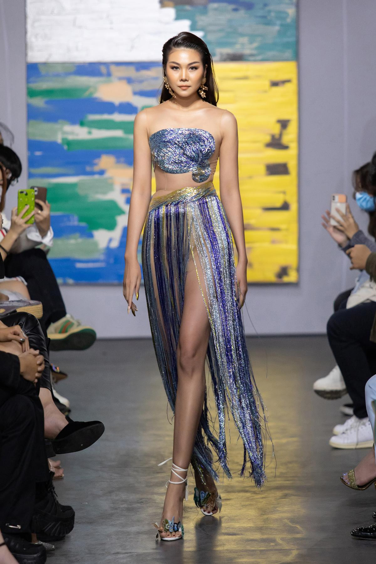 Top 3 HHVN 2020 lần đầu diễn catwalk cùng nhau, Đỗ Thị Hà 'lên trình' rõ rệt! Ảnh 20