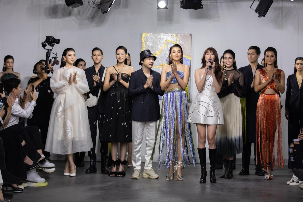 Top 3 HHVN 2020 lần đầu diễn catwalk cùng nhau, Đỗ Thị Hà 'lên trình' rõ rệt! Ảnh 23