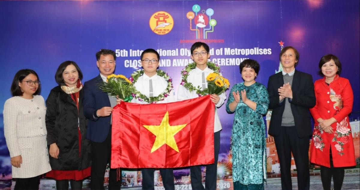 Học sinh trường Amsterdam Hà Nội xuất sắc giành 5 Huy chương Vàng tại Kỳ thi Olympic Quốc tế Ảnh 1