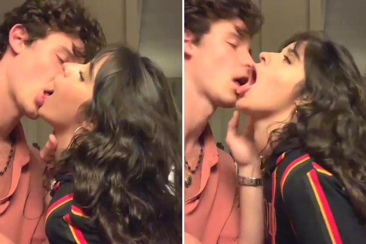 Camila Cabello khóa môi Shawn Mendes đêm giáng sinh và tuyển tập 7749 khoảnh khắc hôn 'giả trân' khác Ảnh 2