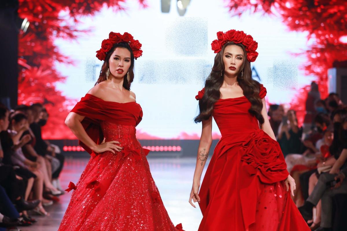 Hà Anh, Võ Hoàng Yến đọ trình catwalk khi cùng làm vedette trên một show thời trang Ảnh 2