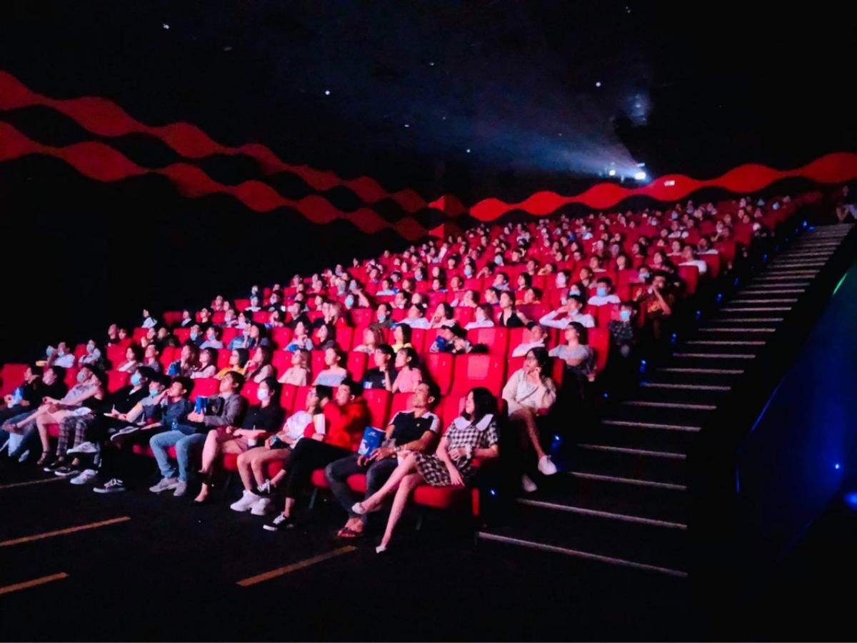 Choáng ngợp với lượng fan đổ đến cinetour 'Chị Mười Ba: 3 Ngày sinh tử' Ảnh 10