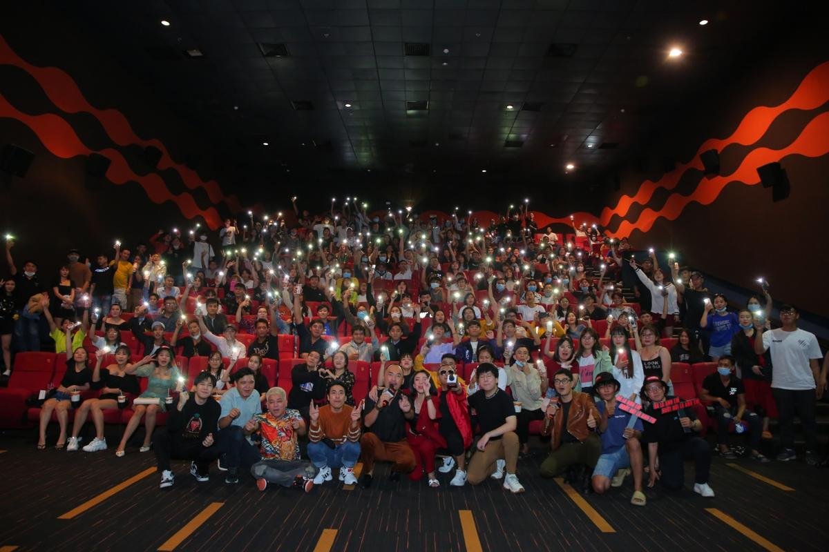 Choáng ngợp với lượng fan đổ đến cinetour 'Chị Mười Ba: 3 Ngày sinh tử' Ảnh 1