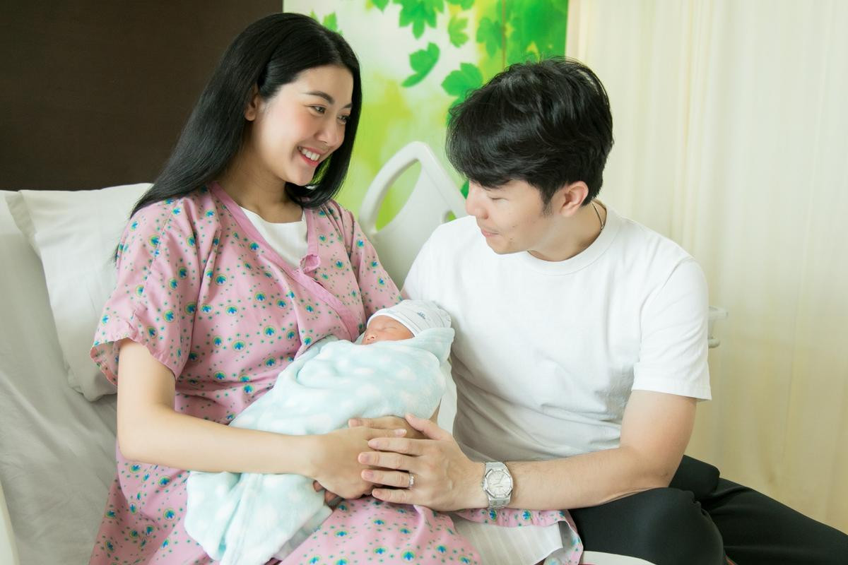 7 em bé showbiz Việt 'sinh ở vạch đích': Hà Hồ sinh đôi viên mãn, thiên thần nhà Đông Nhi quá đáng yêu Ảnh 17