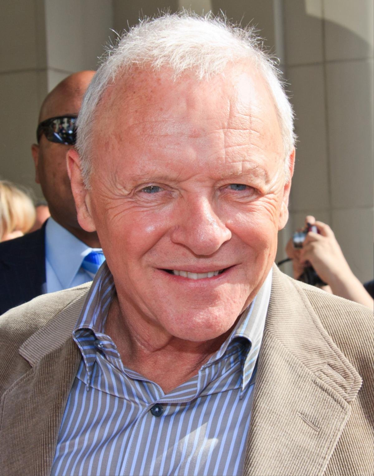 Anthony Hopkins kỷ niệm 45 năm ông 'hoàn toàn tỉnh táo' với thông điệp đầy hy vọng đến các bạn trẻ Ảnh 1