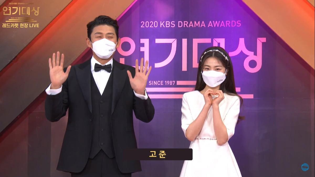 Thảm đỏ 'KBS Drama Awards 2020': Kim Young Dae và Seo Ji Hoon cực điển trai Ảnh 2