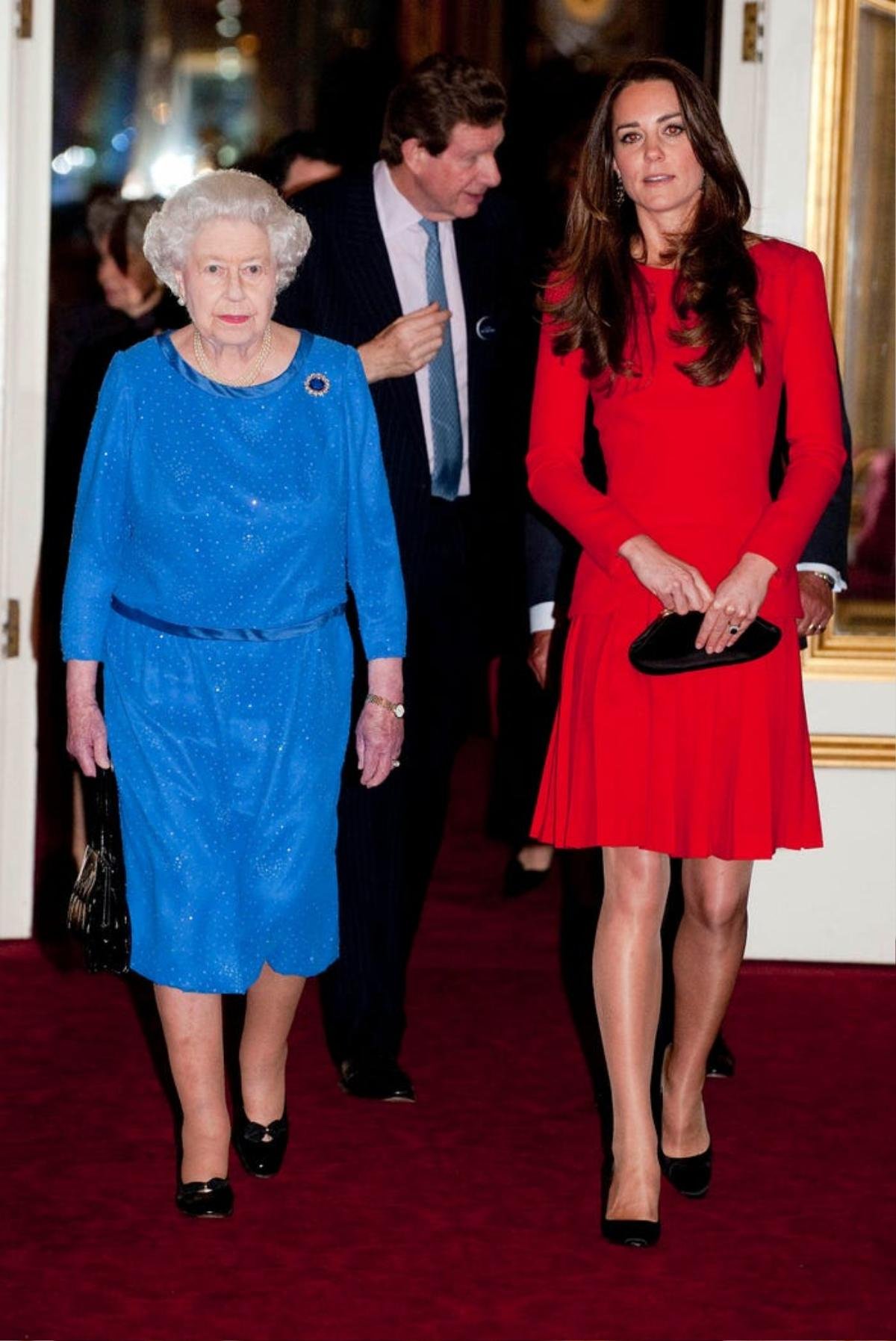 Kate Middleton học tập gu thời trang của Nữ hoàng Elizabeth II Ảnh 9