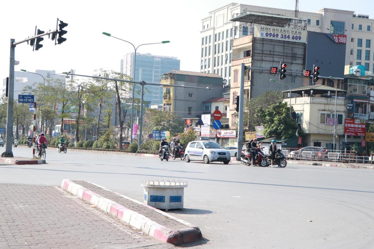 Cửa ngõ thủ đô Hà Nội ùn tắc, nhiều tuyến đường trung tâm vắng tanh trong ngày đầu tiên năm 2021 Ảnh 10