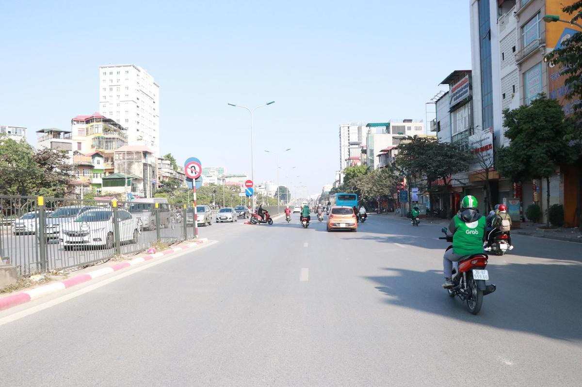 Cửa ngõ thủ đô Hà Nội ùn tắc, nhiều tuyến đường trung tâm vắng tanh trong ngày đầu tiên năm 2021 Ảnh 14