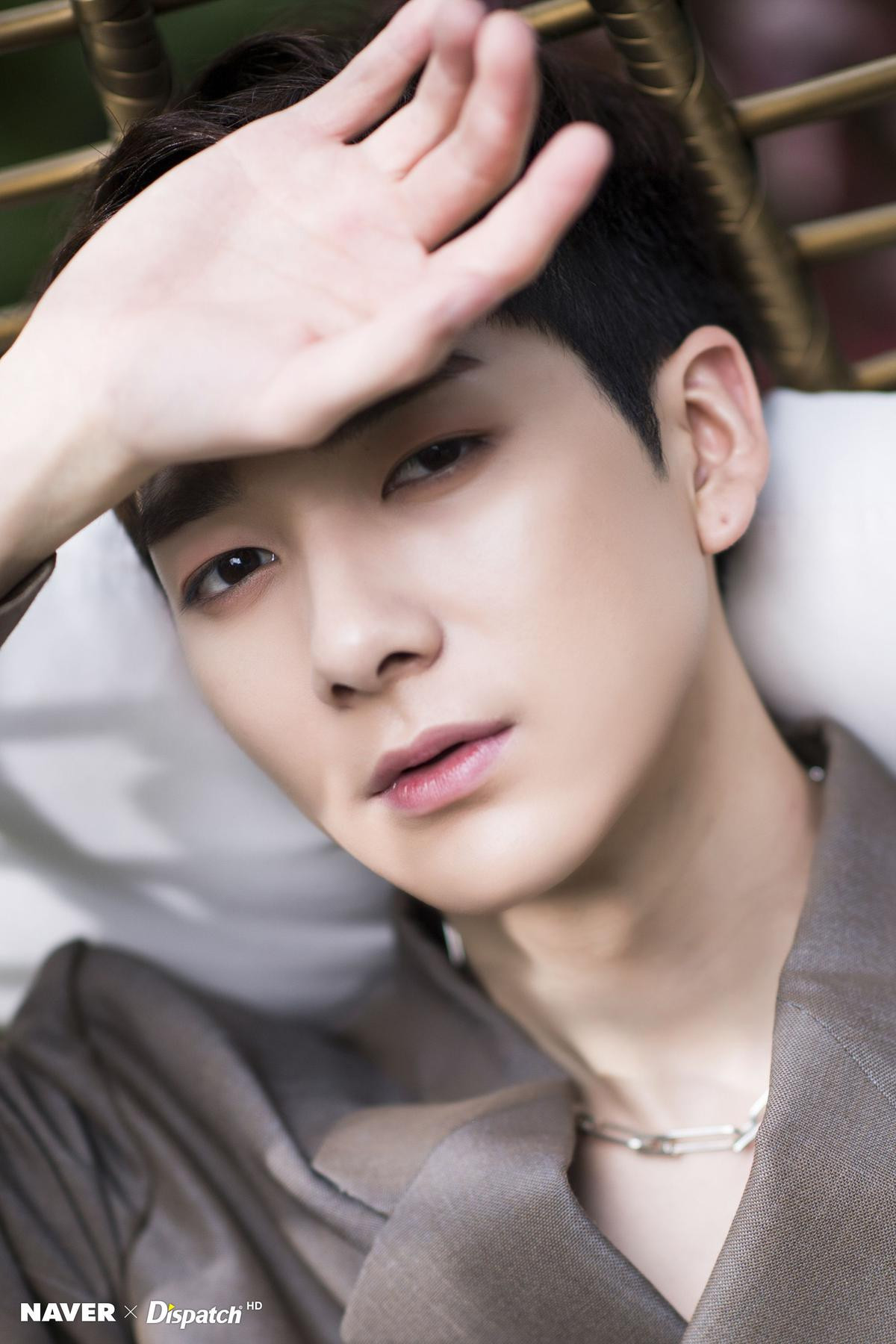 Aron (Nu'est) ngưng hoạt động vì rối loạn lo âu Ảnh 2