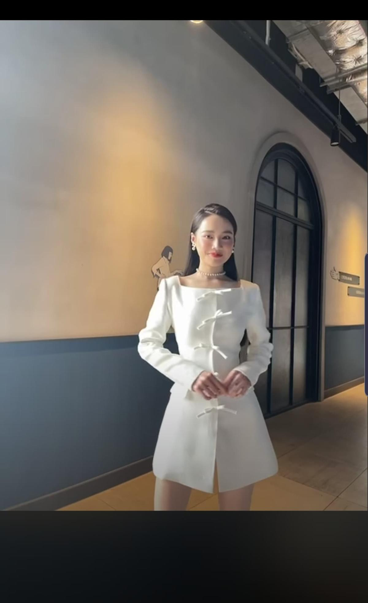 Nhã Phương catwalk điêu luyện, ngầm khoe nhan sắc ngọc nữ khiến fan say đắm Ảnh 1