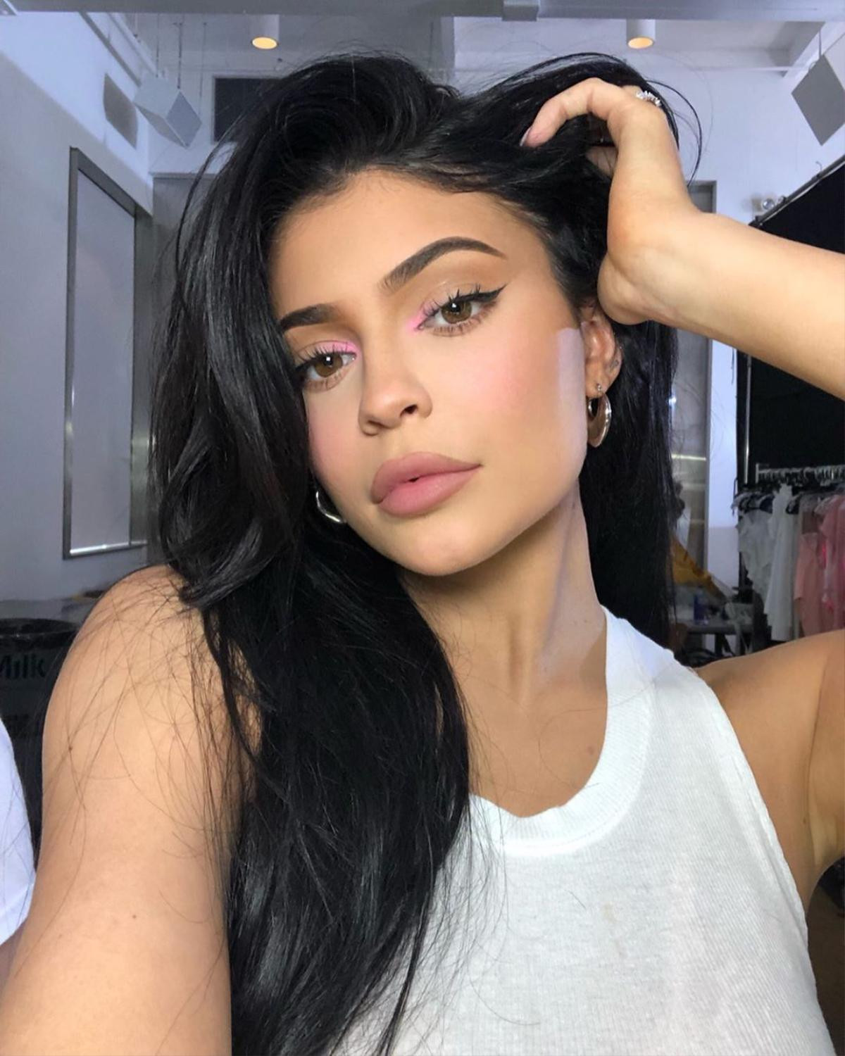 Kylie Jenner nhận gạch đá vì bán nước rửa tay giữa dịch COVID-19 Ảnh 2