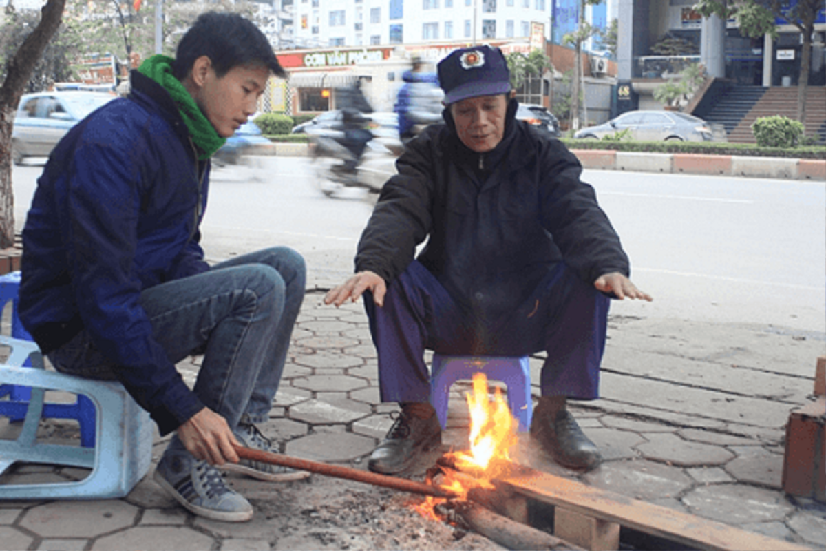 Hà Nội còn 7 độ C, nhiều nơi ở miền núi xuất hiện băng tuyết bao phủ Ảnh 1