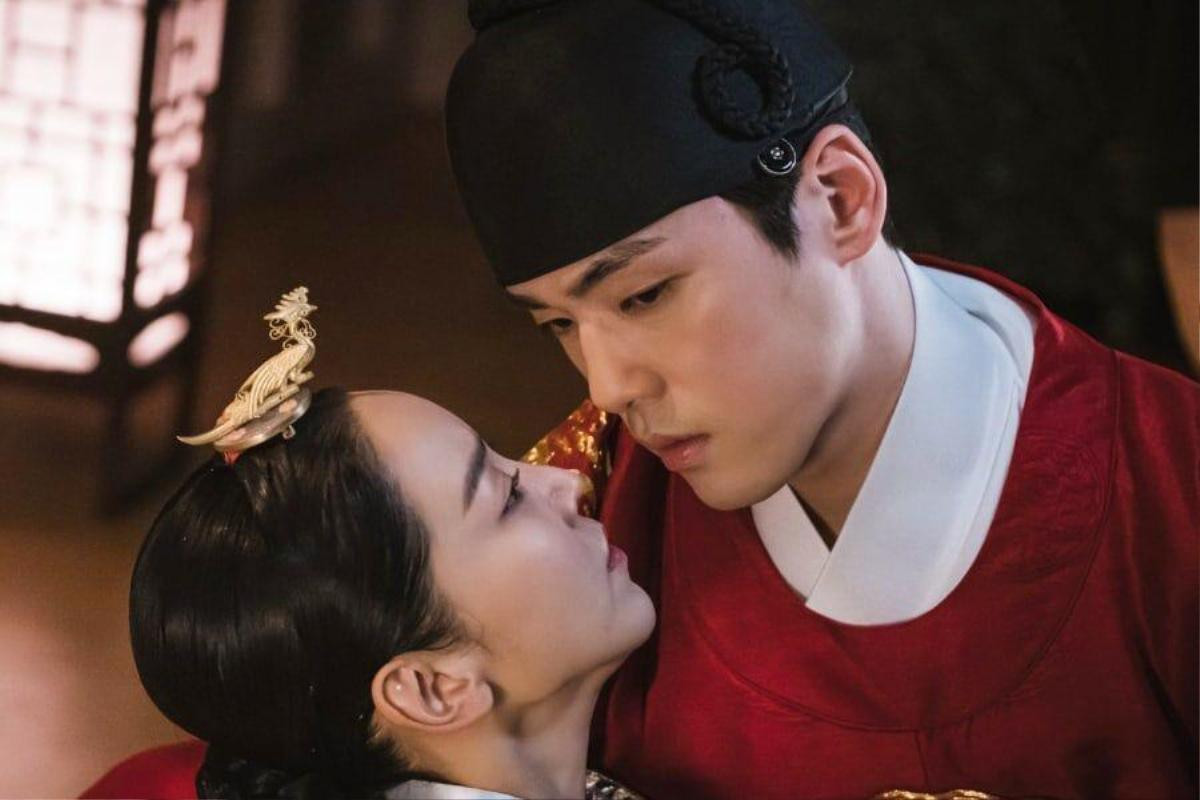 'Mr.Queen': Shin Hye Sun và Kim Jung Hyun đối mặt với bí mật ẩn sau cái giếng Ảnh 1