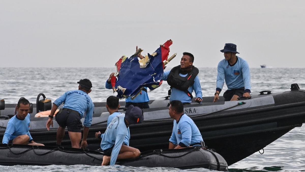 Chuyên gia nhận định nguyên nhân máy bay rơi ở Indonesia: Ít khả năng do lỗi từ thiết kế Ảnh 6