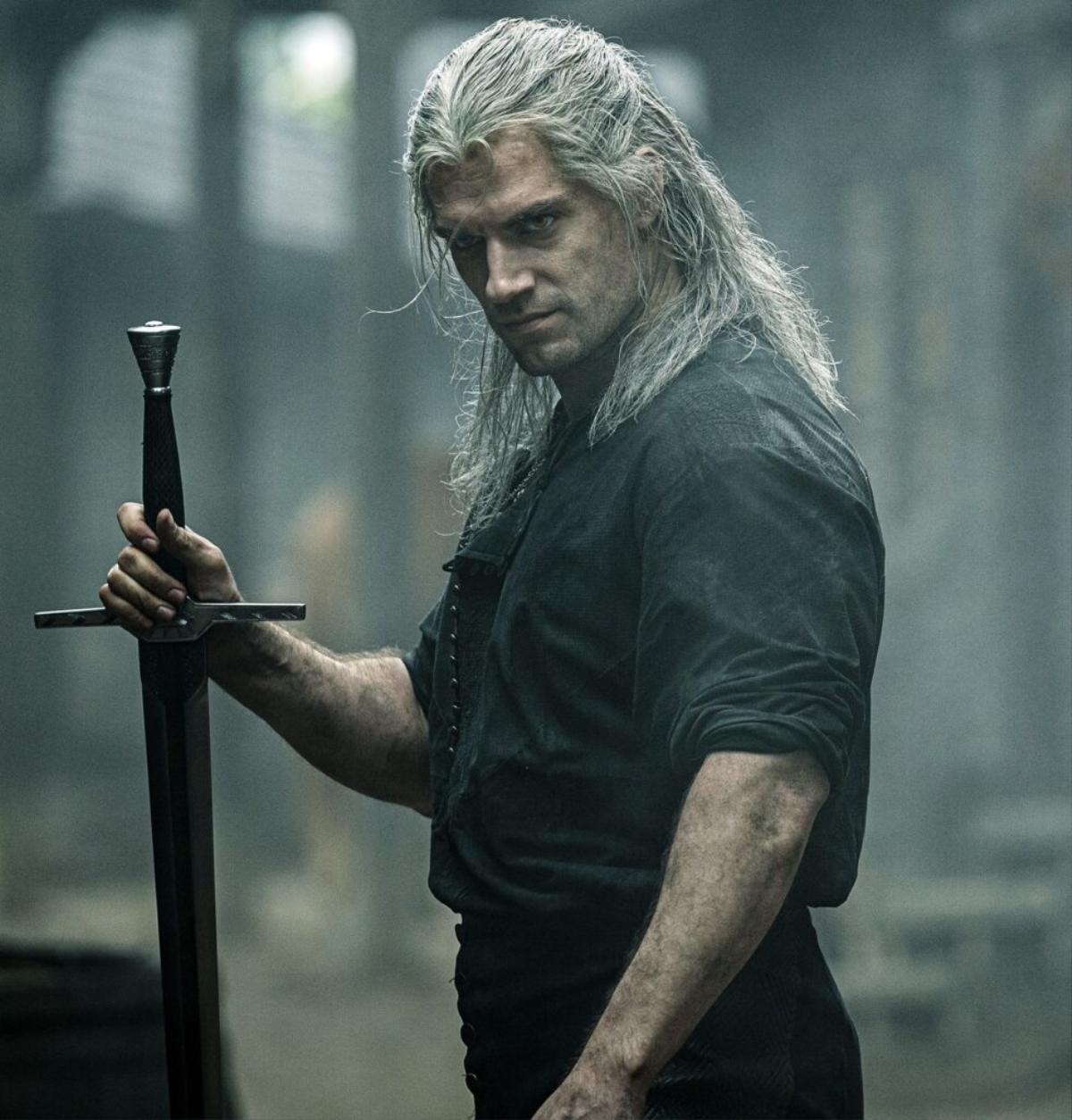 Henry Cavill dính chấn thương nặng nề ở chân trong lúc quay phim, 'The Witcher 2' tiếp tục bị hoãn ? Ảnh 1