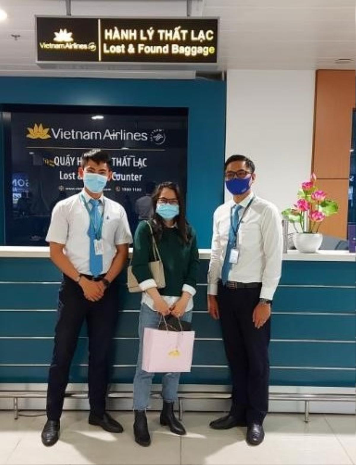 Tiếp viên Vietnam Airlines trả nhẫn kim cương cho nữ hành khách đánh rơi trên tàu bay Ảnh 2