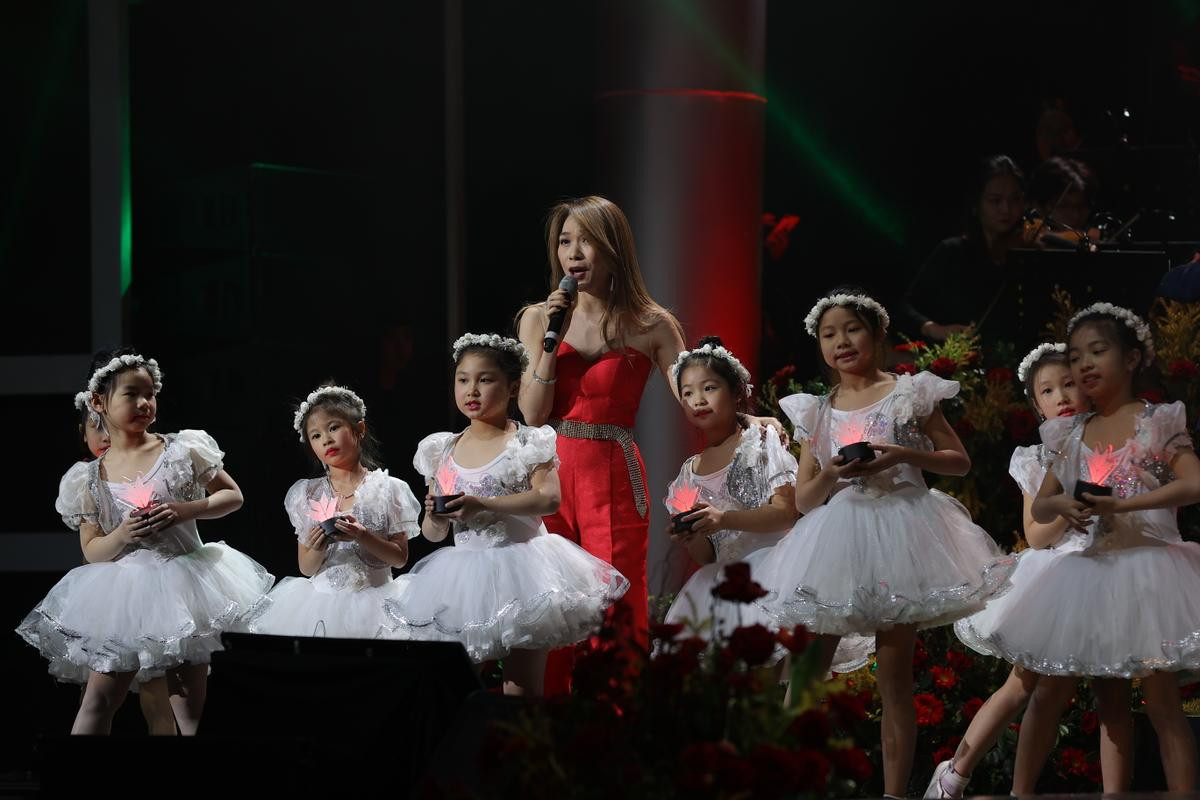 Minh Tâm 'The Voice Kids' hạnh phúc khi được hợp ca cùng Mỹ Tâm - Bằng Kiều trong đêm nhạc chào xuân 2021 Ảnh 24