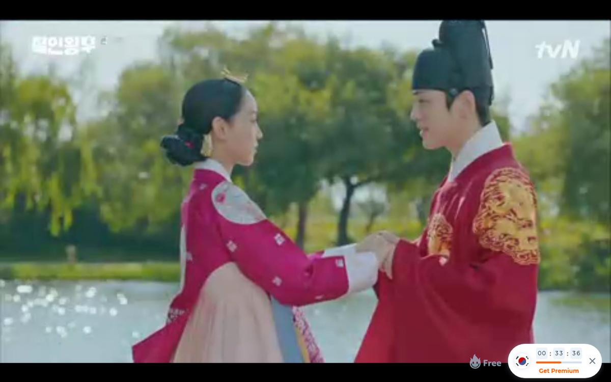 'Mr. Queen': Shin Hye Sun cõng chồng ra khỏi giếng, nữ nhân của hoàng thượng đương nhiên phải khác Ảnh 5