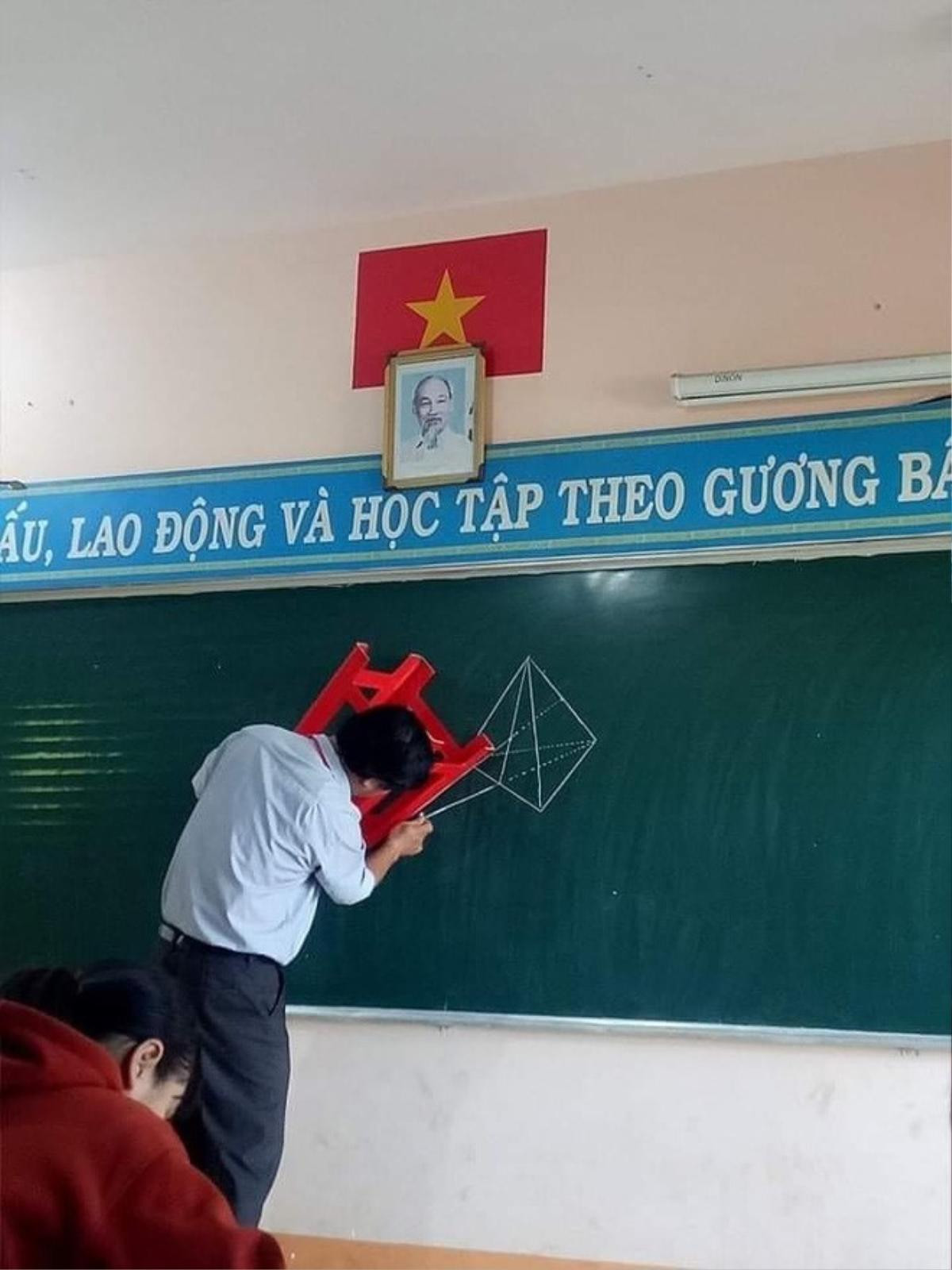 Trào lưu dùng vật dụng đắt tiền thay thế thước kẻ khiến dân mạng thích thú: Đúng là 'nhất quỷ nhì ma'... Ảnh 3